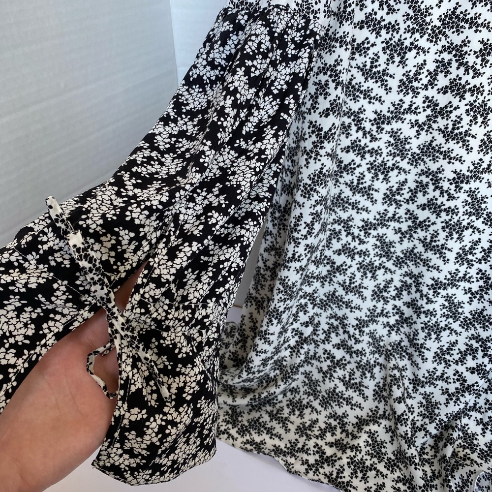 Elliatt | cold shoulder Poet Dress - Picture 8 of 8